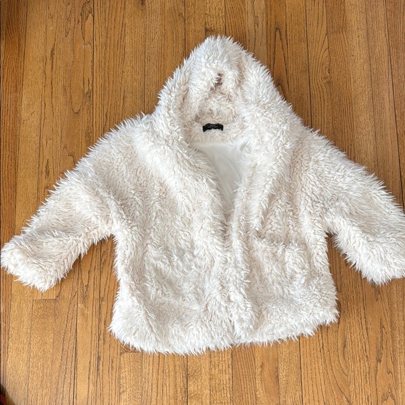 ✨ LOVE TREE Cozy White Faux Fur Zip Jacket w/ Hood — Size M ✨ - Picture 1 of 3